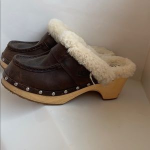 Ugg clogs